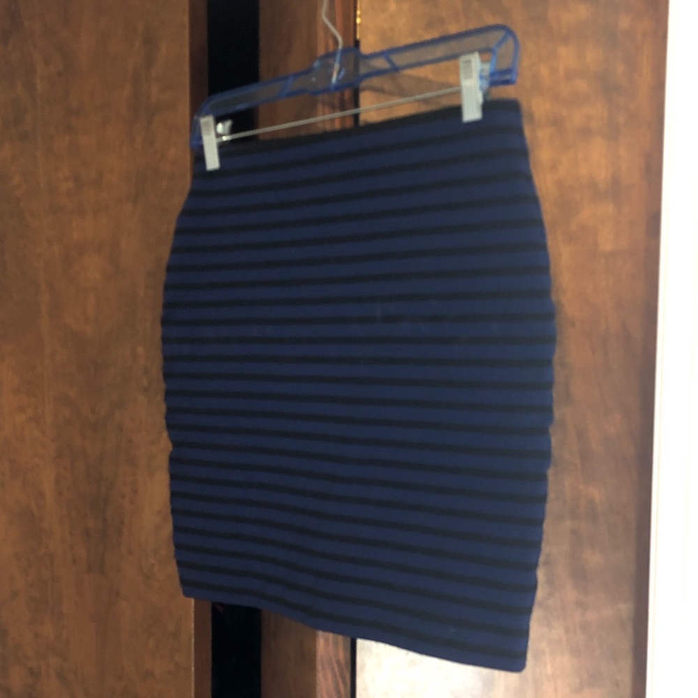 XS Loft Black & Blue Shift Skirt